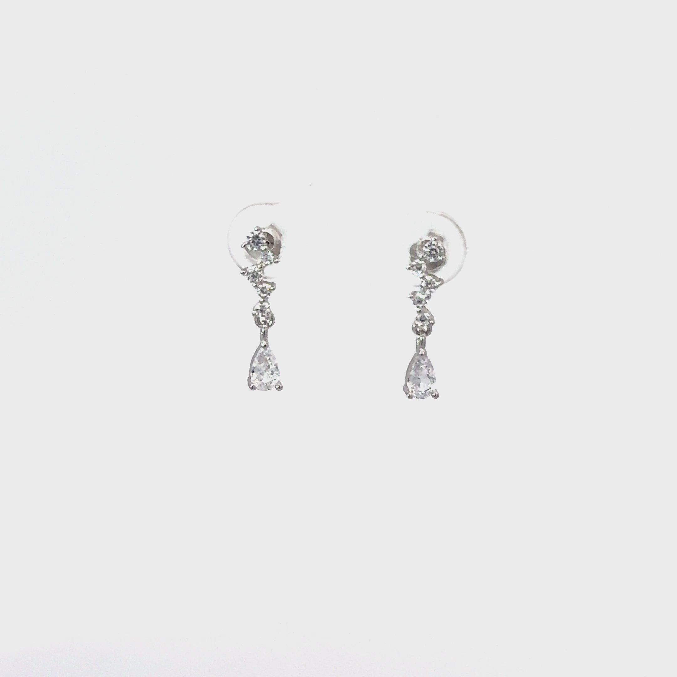【関税＆送料込み】ChloAC ChloAC Iconic Gold Dangling Earri Chloé The Chloé Iconic Dangling Earrings | Chloé US